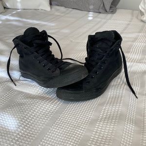 All black converse, women’s size 9 / men’s size 7
